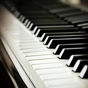 70岁老太岳把腿岔开小说
